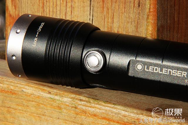 强光家用手电筒远射超亮,照明超远强光手电