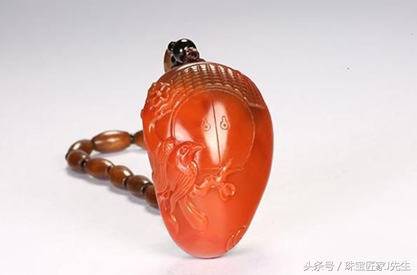 本命年戴蓝宝石还是红宝石,本命年适合戴什么宝石或水晶