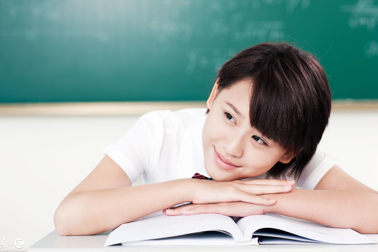 女孩是做教师好还是做公务员好,女生是做文职好还是做技术工好