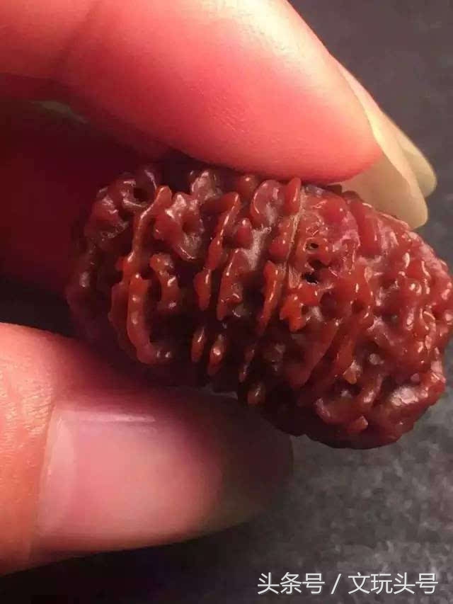 金刚有反碱是边盘边刷还是先刷掉,用水泡过的金刚手串反碱怎样处理