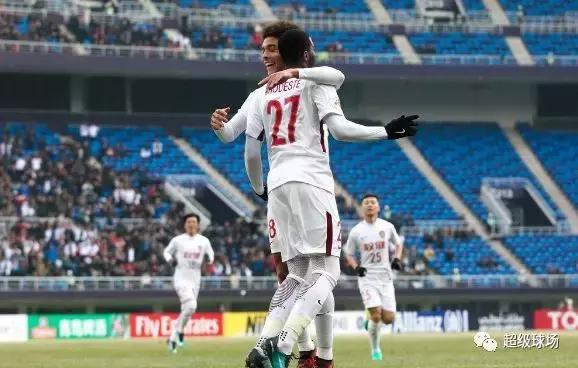 长钉足球鞋好还是碎钉足球鞋好,长钉和碎钉哪个跑得快