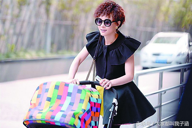 生完孩子多久能看电视,生完孩子多久能看啊