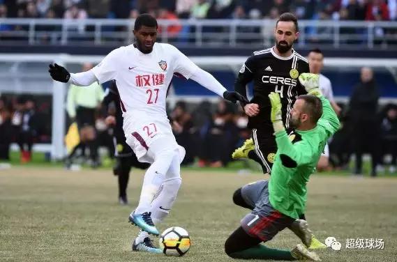 长钉鞋与碎钉鞋的区别,长钉足球鞋和碎钉足球鞋的区别