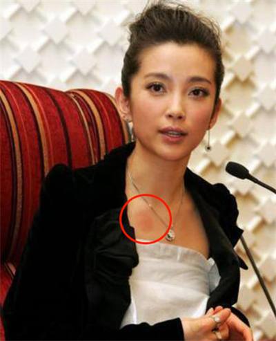 被种“草莓”的十大明星，差点看错最后一个