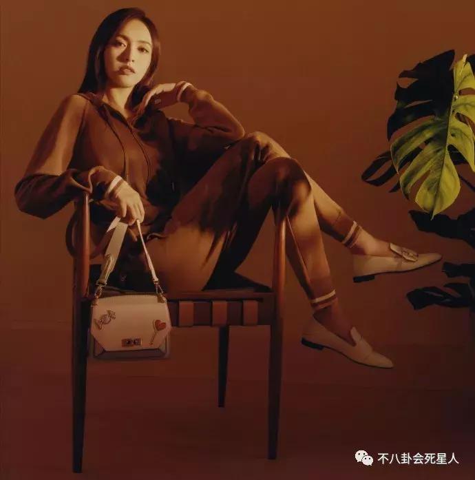 粉丝的钱有多好赚?唐嫣设计的淘宝风包包,售价超万元官方涨价卖