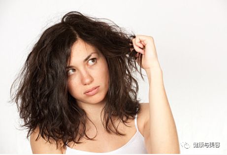 如果你的头发干枯毛躁没有光泽,顺滑有光泽的头发