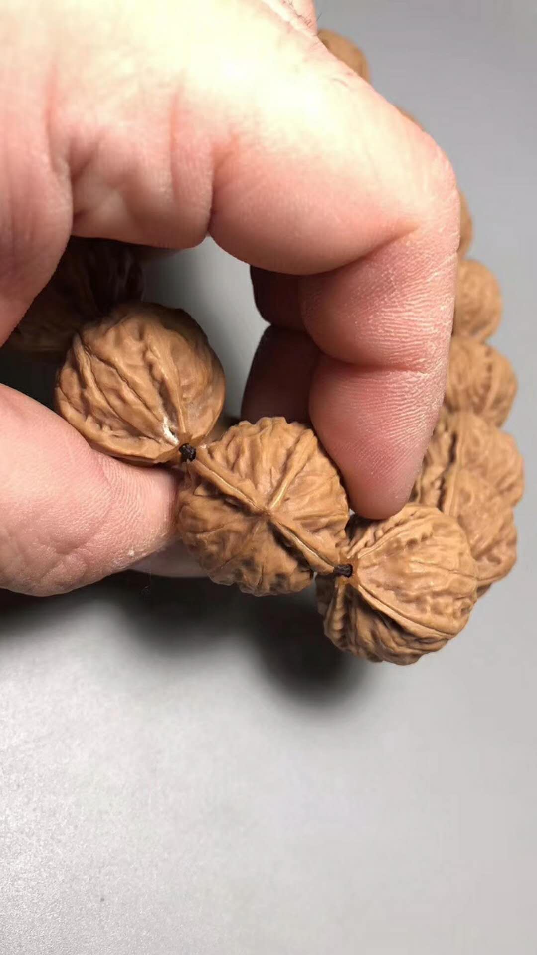 比较火的文玩核桃手串,不打底的文玩核桃手串