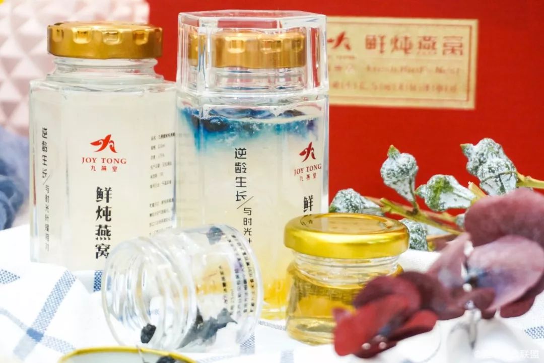 在我家昆明楼下吃碗星空燕窝，10分钟被搭讪了30次！