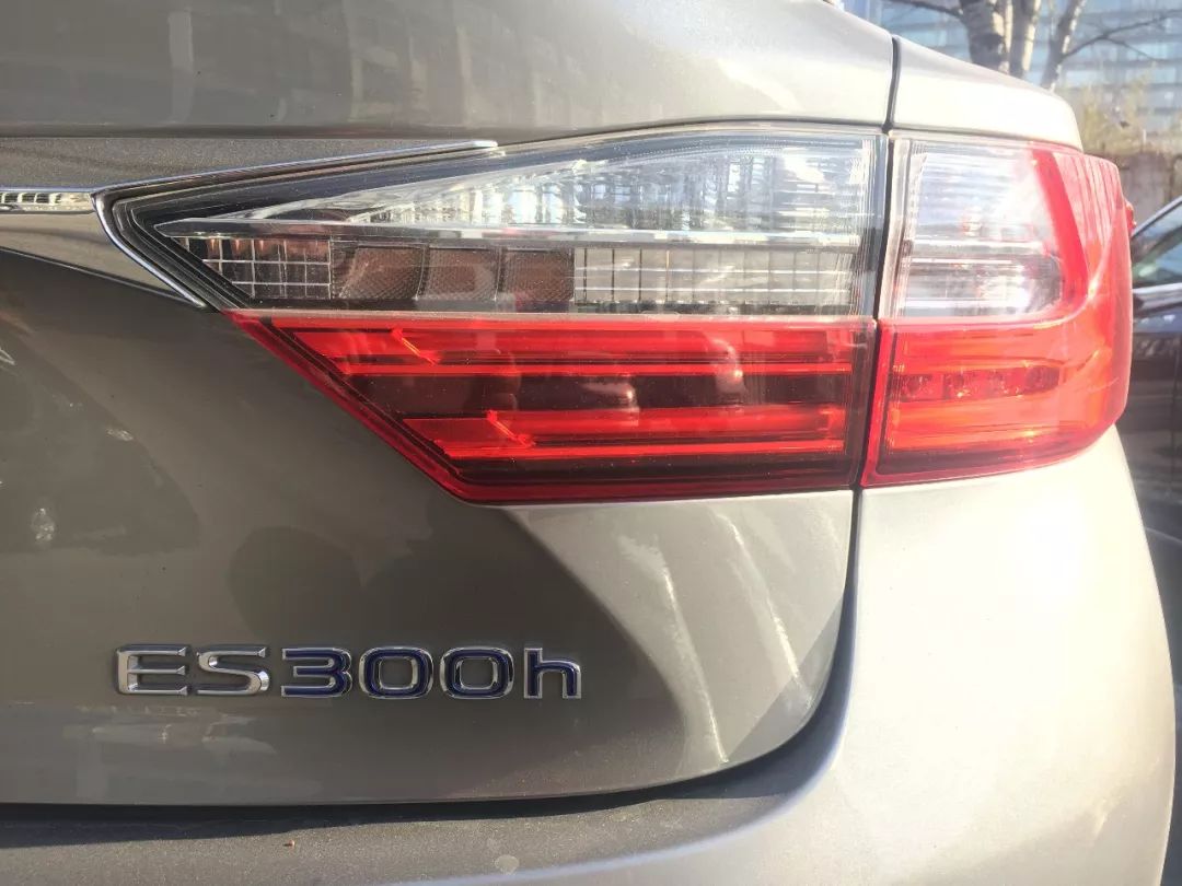 刚换的新胎是不是不好开,开了快五万公里了需要换胎吗