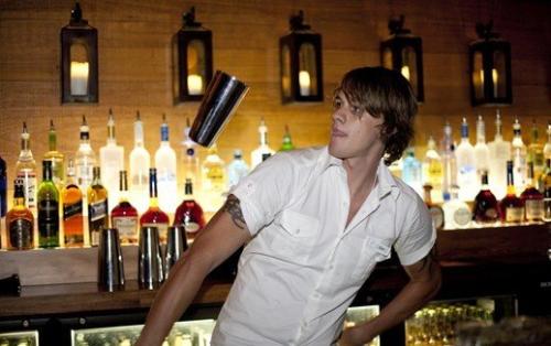 当调酒师最基本需要了解什么,调酒师所应该具备哪些知识和技巧
