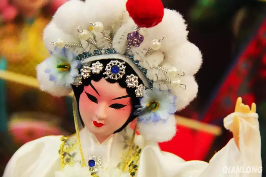 铅丝为骨骼,绢纱为肌肤,他用40年时间做出了最美“芭比娃娃”!