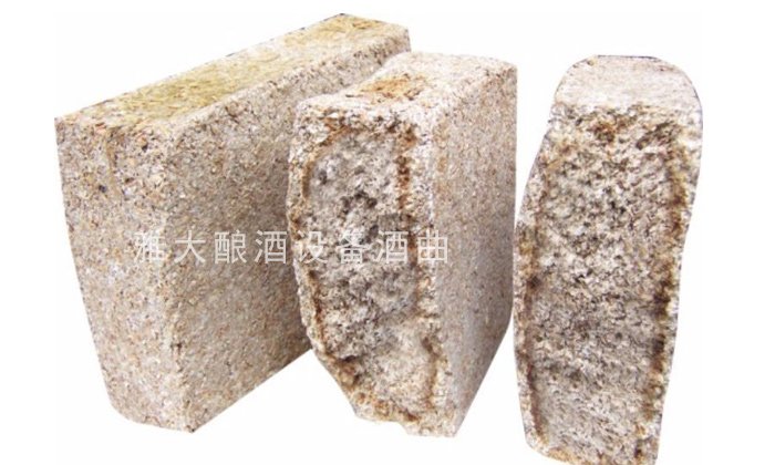 怎样用大曲和小曲配合发酵酿酒,酿酒设备酒曲有哪些