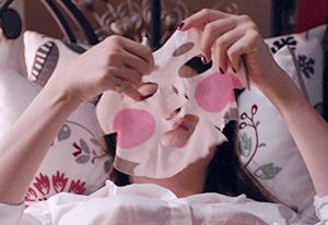 每日星范|曲筱绡一个包包挂件就要四五千，却依然爱几百块的设计师品牌，这样的白富美才是真女神！