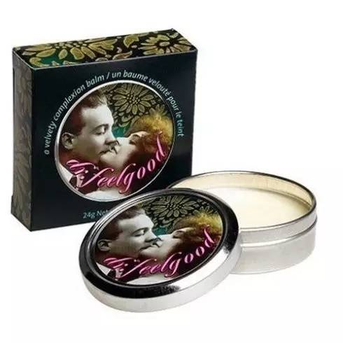 脸干燥脱皮怎么保湿护肤,夏天脸老出油用什么面霜