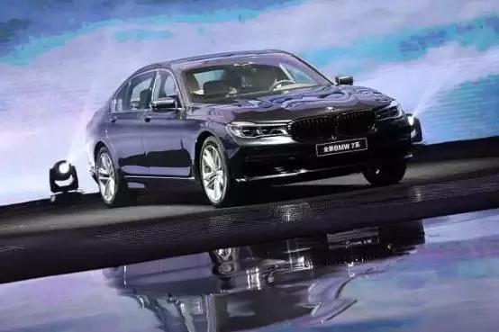 宝马七系转向性能故障,宝马七系四轮转向演示