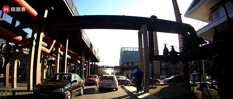 安全,畅玩兼得?极路客T1智能行车记录仪完美体验