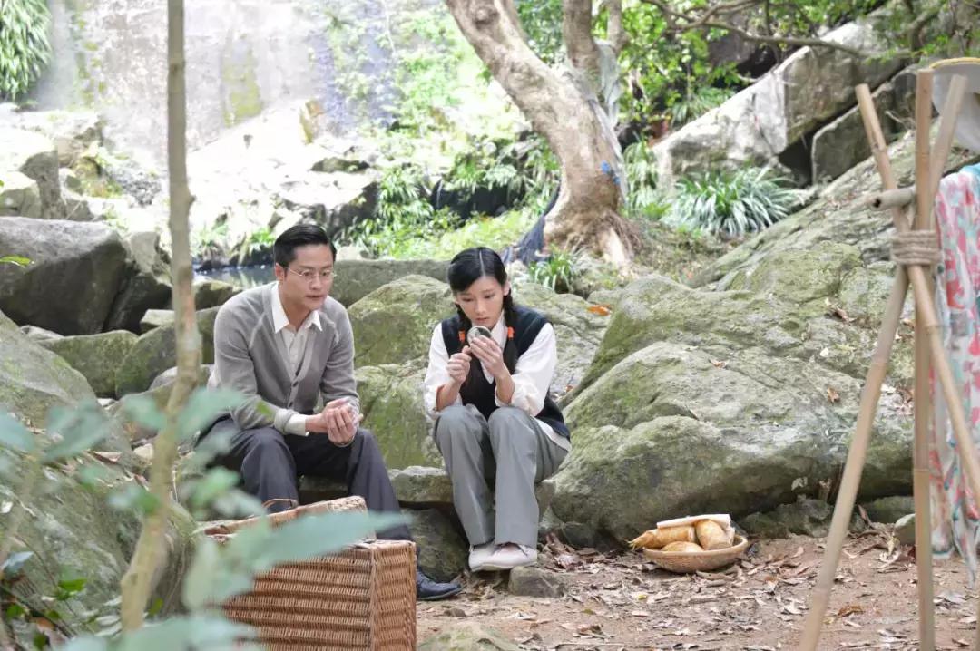 她在《平安谷》竟险被兽父*躏蹂**？曾因甜美笑容成为“仙气女神”