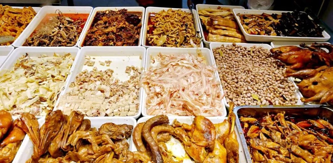 原来好多热门苍蝇馆子的干货，都可以抽真空、当特产带走！