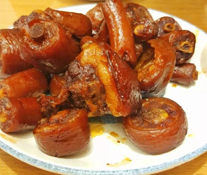 原来好多热门苍蝇馆子的干货，都可以抽真空、当特产带走！