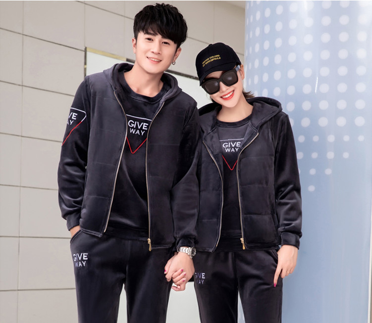 牵手新春情侣装，一起回家过大年