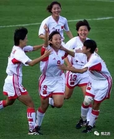 今日颜色:假日的足球场|给再也没有一起踢过球的你们