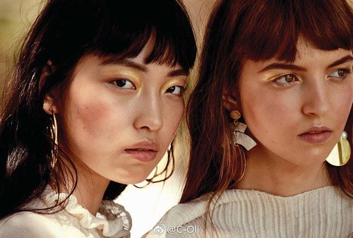 穿Dior星空裙的模特比ab还美!神似王思聪前女友,就是嘴巴怪怪的