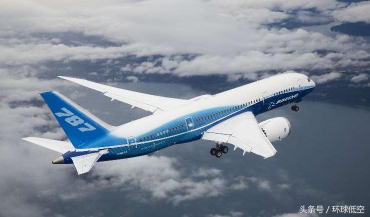 飞机在空中是怎么实现转弯的,飞机在空中为什么不是直飞还转弯