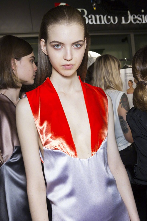 穿Dior星空裙的模特比ab还美!神似王思聪前女友,就是嘴巴怪怪的