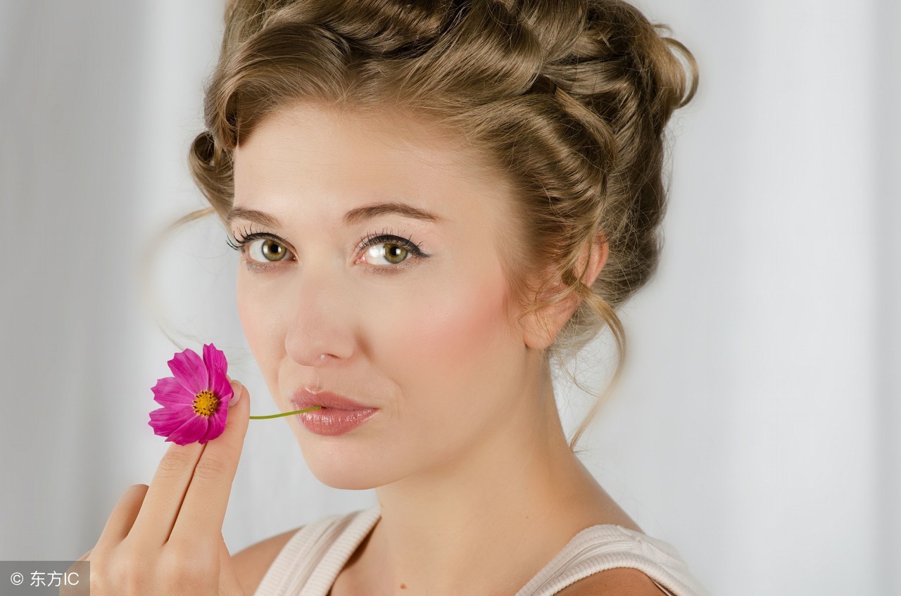 女人睡前怎么保养皮肤变白,女人睡前怎么保养皮肤