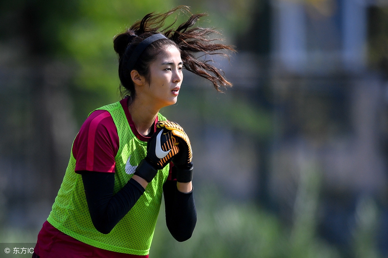 不爱红妆爱足球当足球遇上美女竟然如此有美感