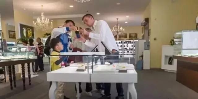 留学生回国免税店优惠政策,日媒曝光免税店坑骗中国游客