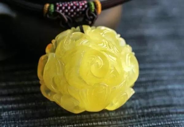 琥珀蜜蜡鉴别真假方法大揭秘,网上买的蜜蜡怎么鉴定真假