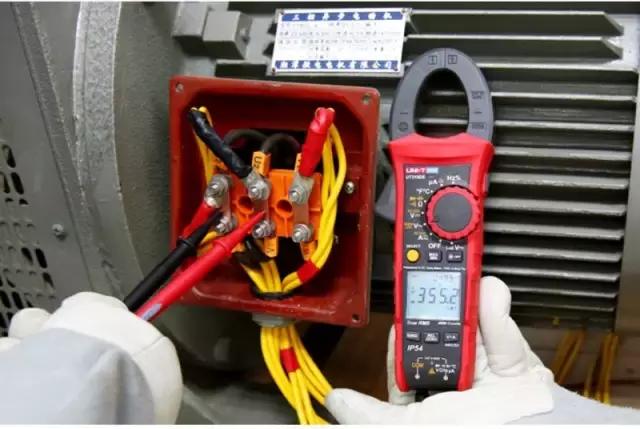 数字钳形表测量24v怎么用,数字钳形表怎么测功率