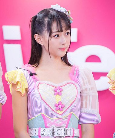 2021年适合大脸最流行的发型,大脸发型女2022流行短发发型减龄