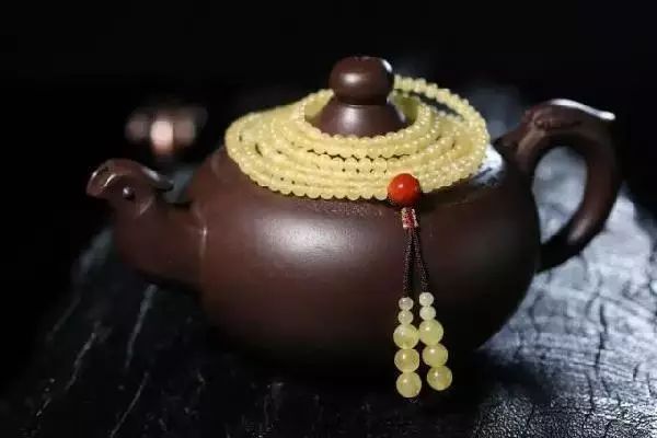 琥珀蜜蜡鉴别真假方法大揭秘,网上买的蜜蜡怎么鉴定真假