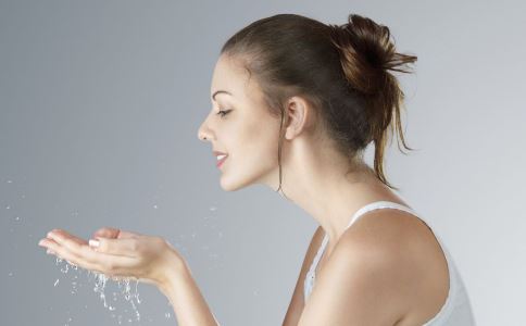 皮肤油怎么办生活小妙招,皮肤有油怎么控油