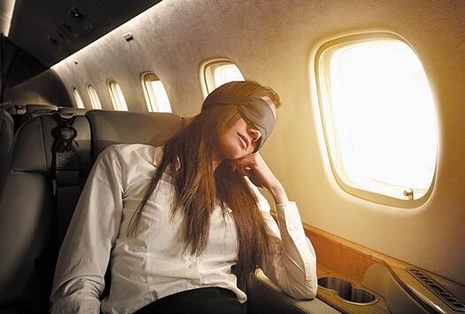 长途飞机脚水肿怎么回事,长途飞机旅行必备