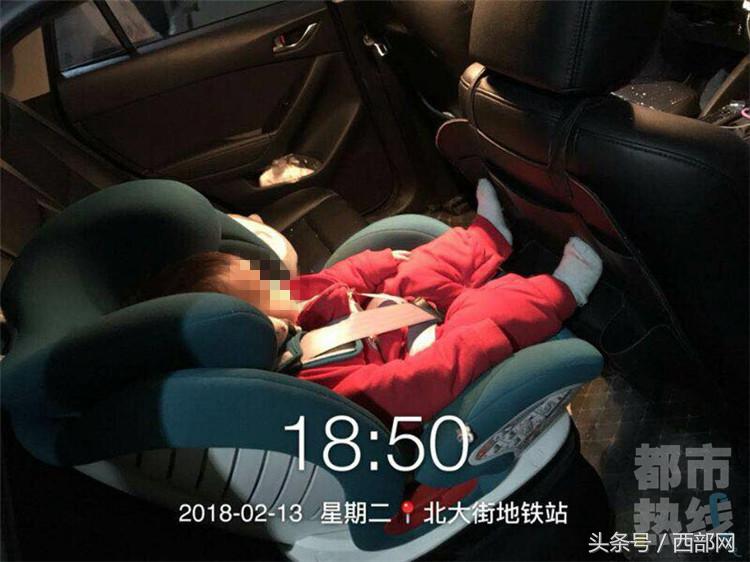 粗心家长把孩子锁在车内一天,一岁孩子被困车内警察欲破窗救人