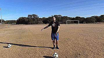 足球初学者教学接球,足球踢球正确姿势教学