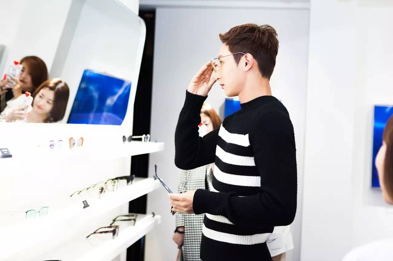 韩国比较火的墨镜,韩国超火的墨镜