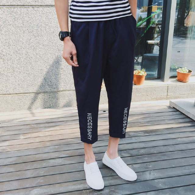 什么版型的裤子穿起来成熟帅气,时尚简约的裤子让你气质有型