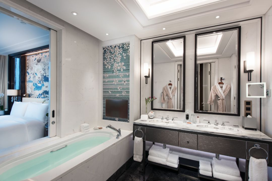 睡进220米高空上的云端酒店，玩转网红LINEFRIENDS乐园，新晋亲子游地标来袭！