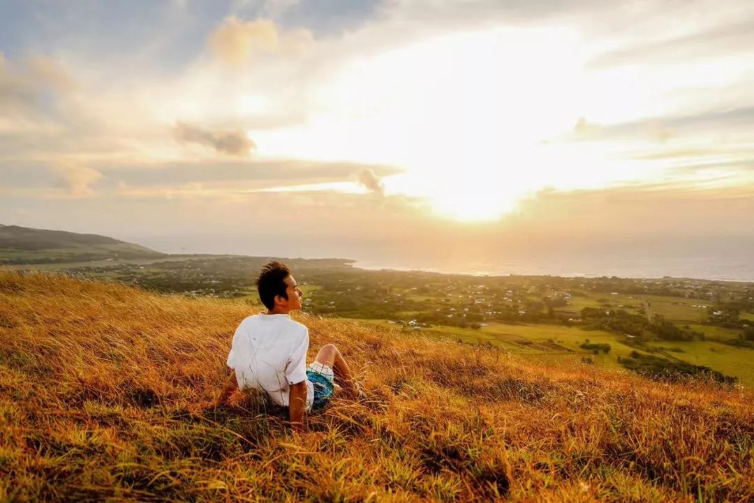 经常去旅行的人钱从哪来,去旅游的钱从哪里来的