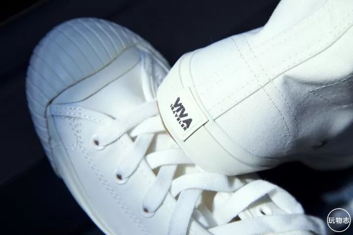 撞鞋不可怕谁最尴尬,撞鞋不可怕谁假谁尴尬