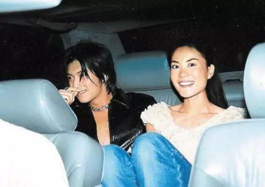 王菲谢霆锋同台集合,王菲谢霆锋甜蜜现场