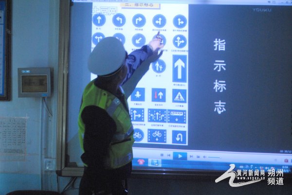 山东交警开学第一课交通安全,晋城交警交通安全课