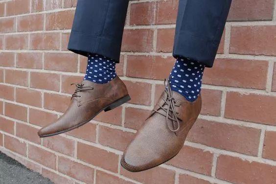 男人爱机车，但女人爱的是你穿的那件皮夹克