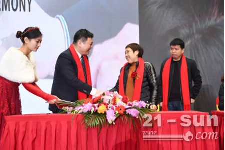 两小时电商购机50多台2018年三一全液压有“钱”途