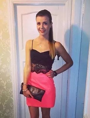 这个妹子的孕期有点怪!大姨妈正常光临,体型也没变丨周末趣读