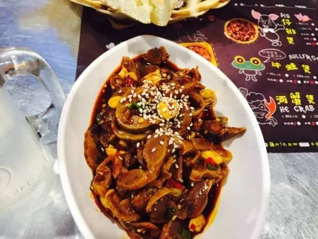 武汉一女学生拿着10块钱去买好吃的，竟然被。。。